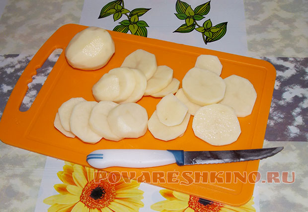 Картофельная запеканка с заливкой из сметаны и овощей