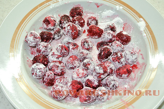 Ленивый пирог с замороженными ягодами