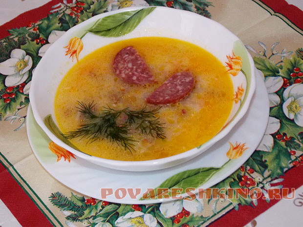 Сырный суп с колбасой